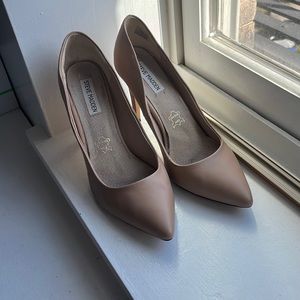 Steve Madden nude pumps